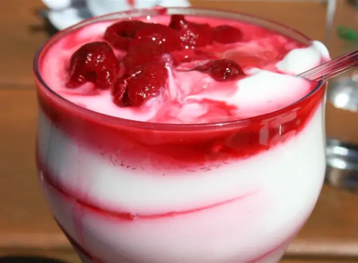 Yogurt e kefir fatti in casa: i rischi reali della fermentazione domestica e come prepararli in sicurezza